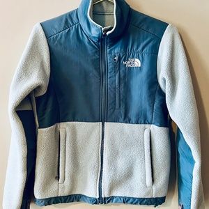 The North Face Denali Polartec zip up fleece in the loveliest blue color (XS)